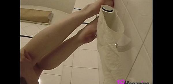  Beautiful Barefoot Redhead Piper Fawn Gets Naked In Bathroom